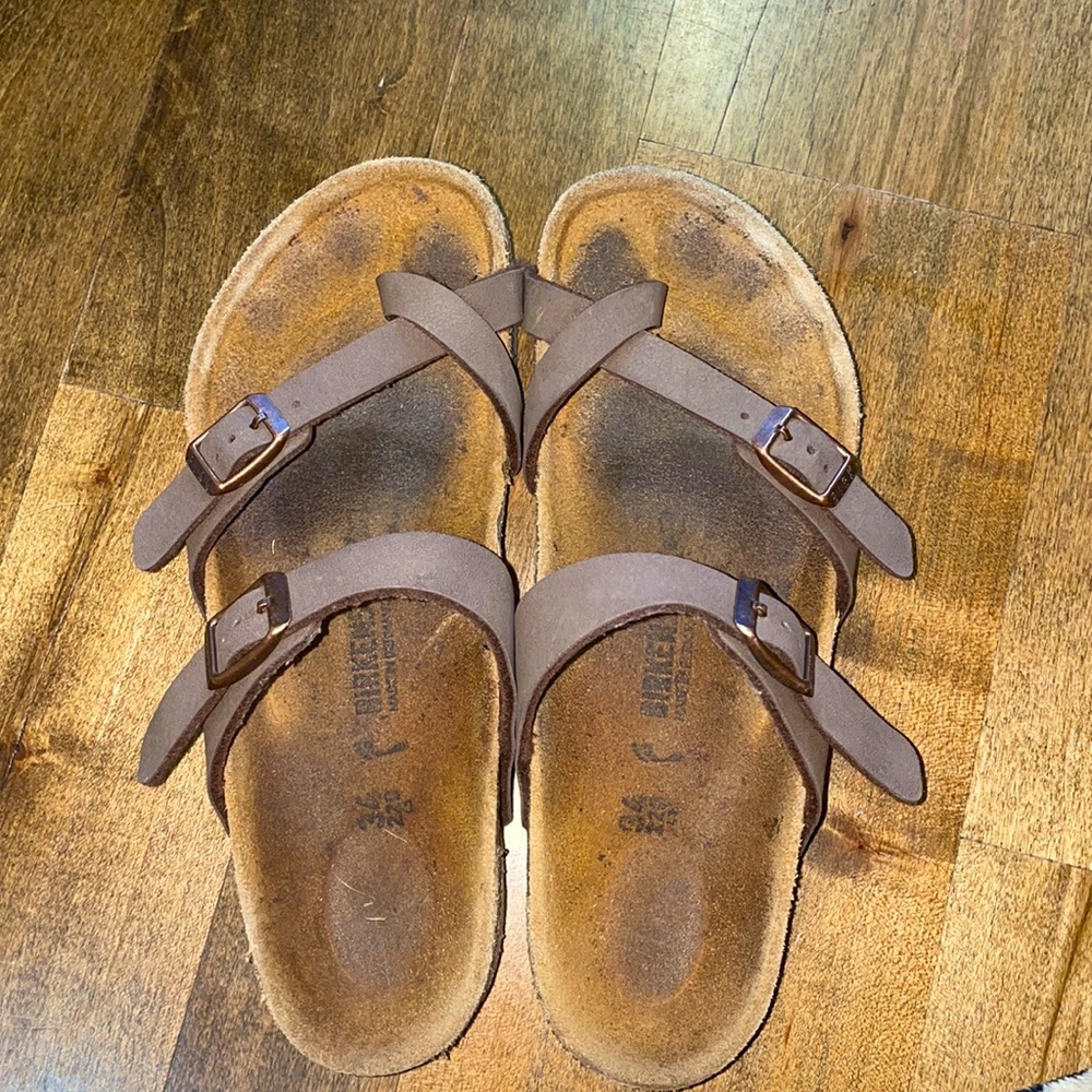Birkenstocks size 34